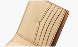 CYPRISの2つ折り革財布のカードフォルダー