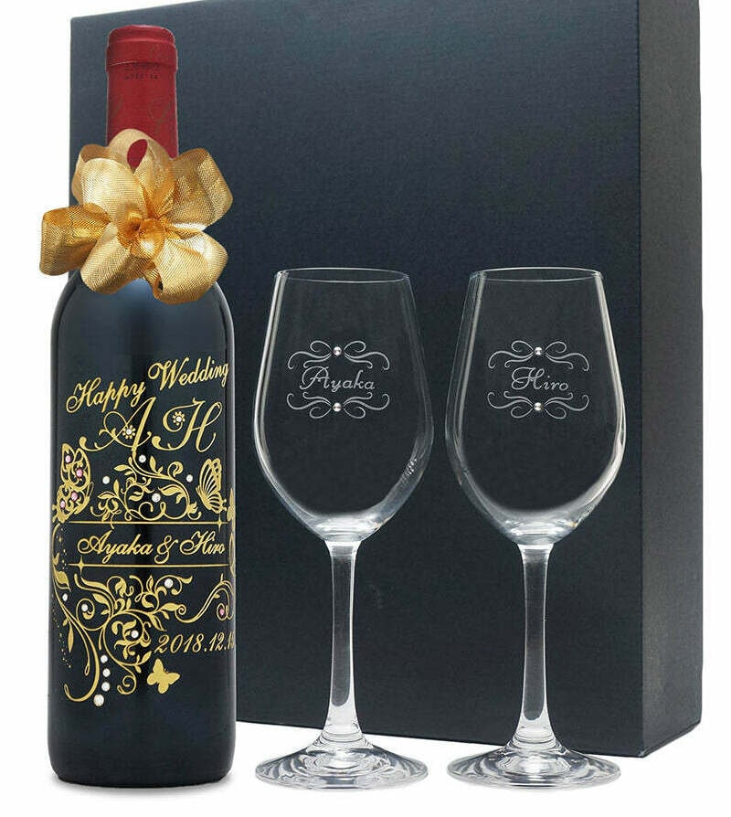誕生日プレゼントの贈る名入れワインとグラスのセット